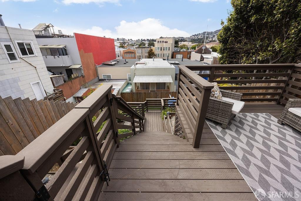 682 London Street