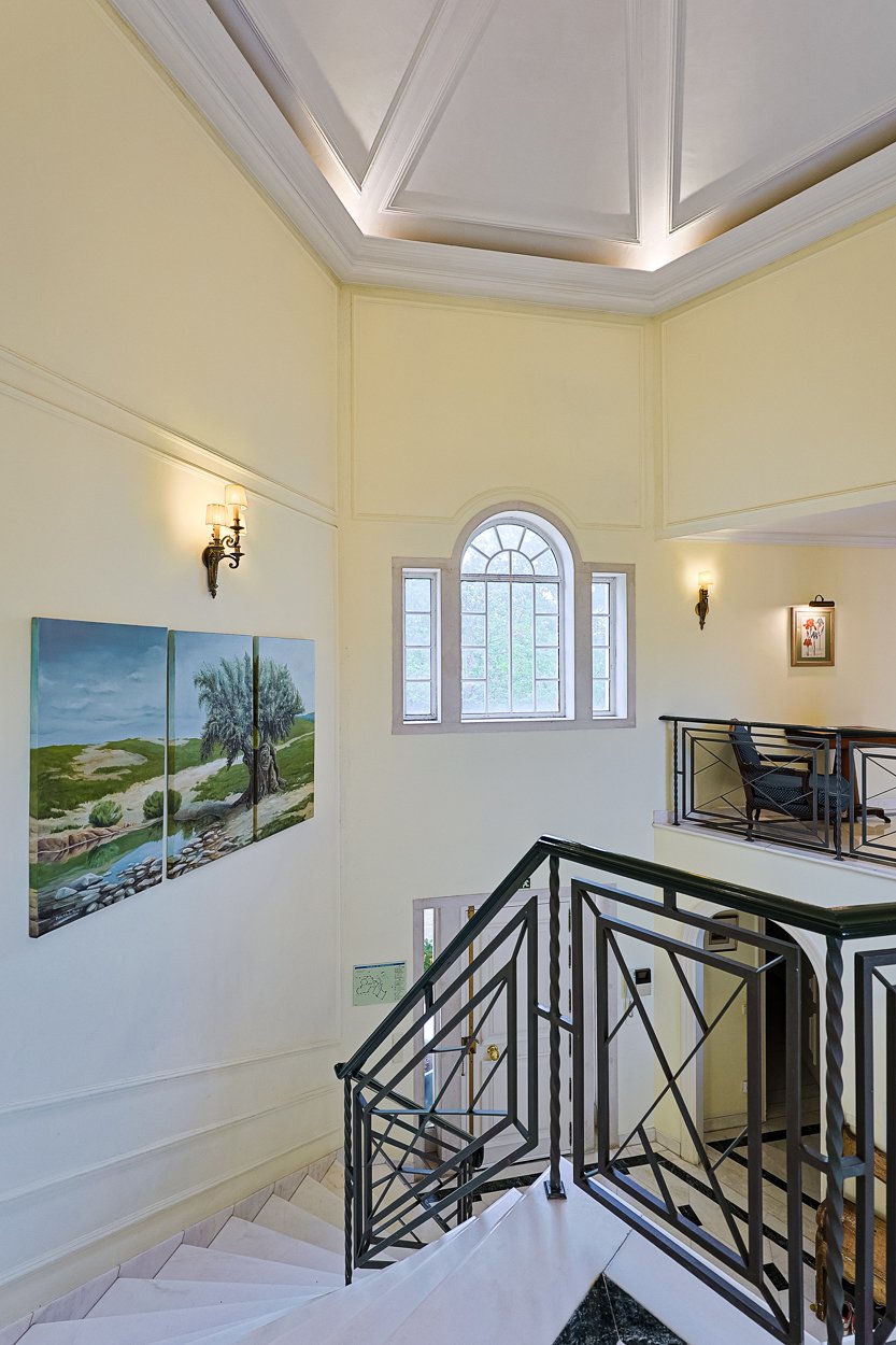 Spacious 8+2-Bedroom Villa with Pool for Rent in Cascais