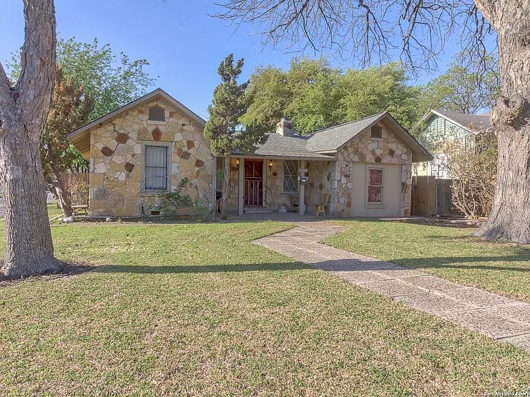 2002 W Wildwood Dr