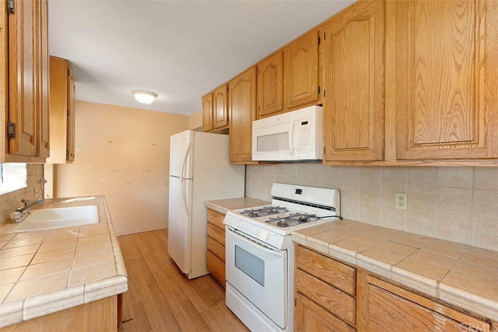 1372 Kenneth Dr