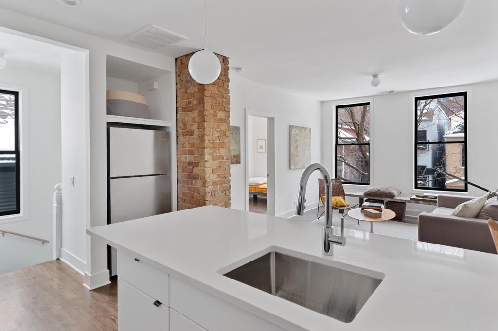 2750 N Kenmore Avenue # 2F
