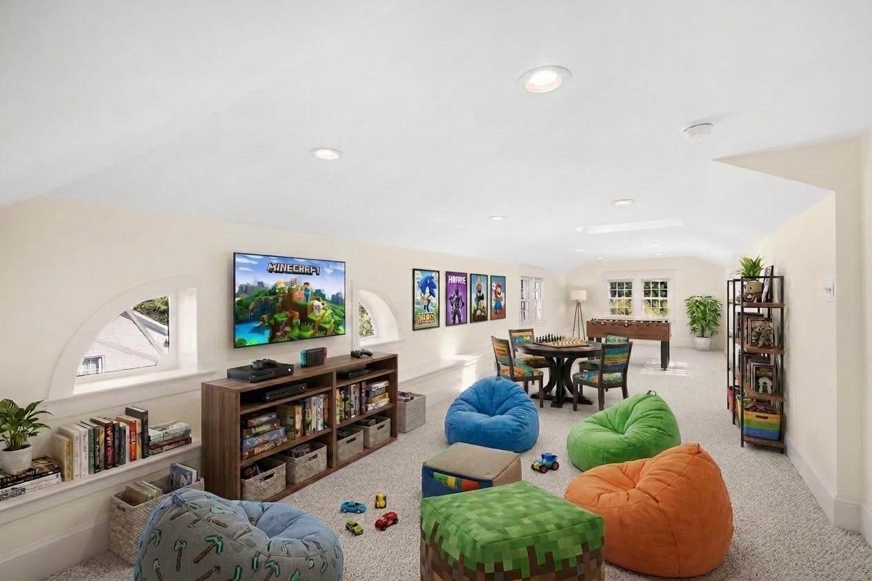 22 W OAK STREET