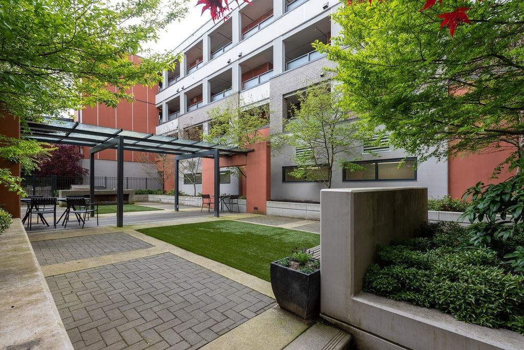 3456 Commercial St, #211