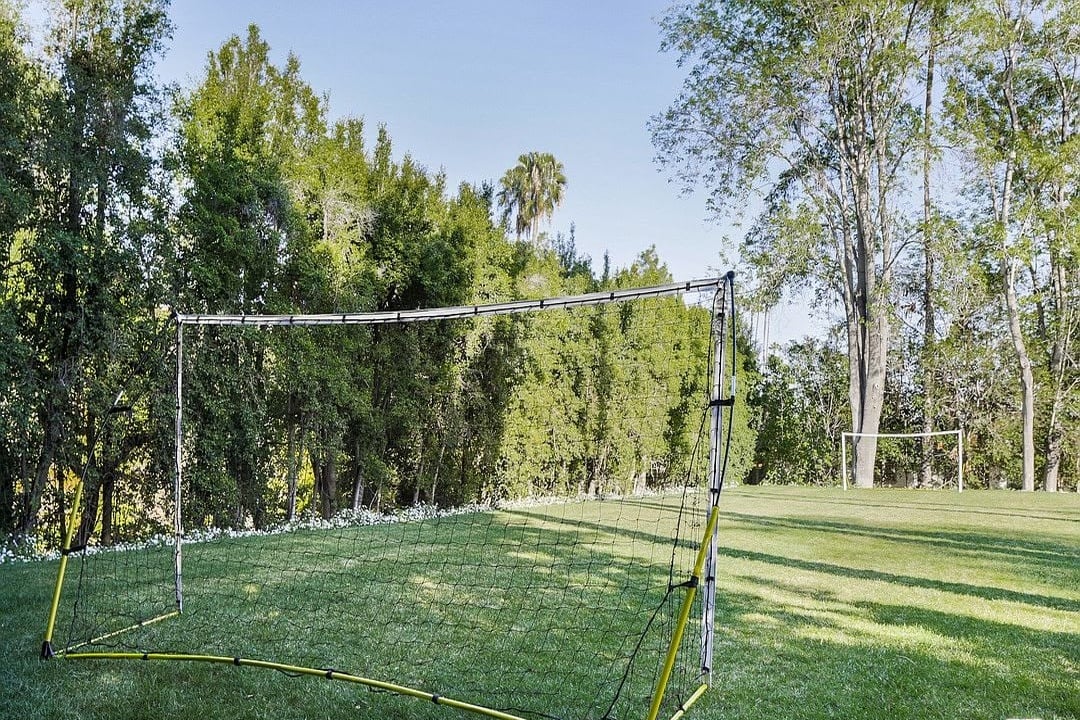 Benedict Canyon Dr, 90210