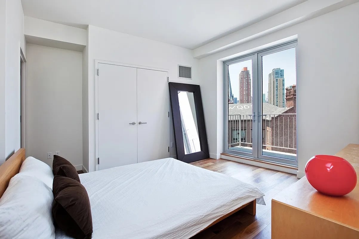 10-63 Jackson Ave, #PHA