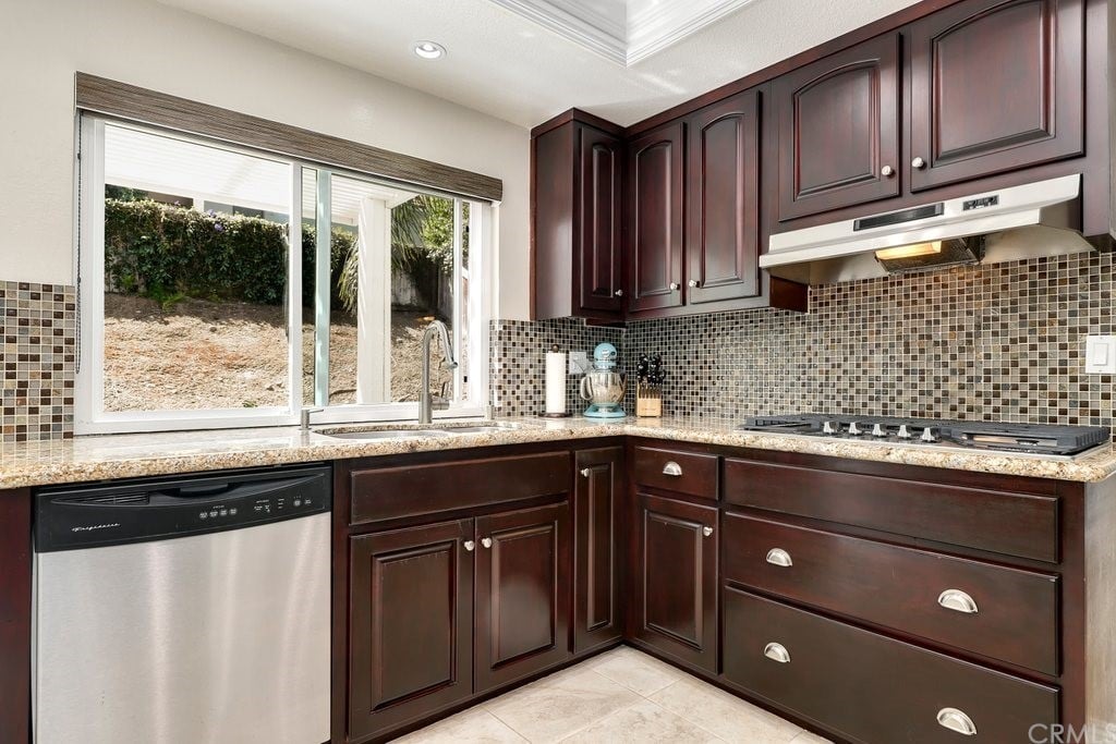22242 Pewter Ln