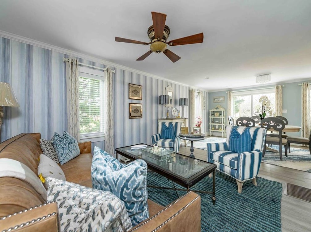 6 Schoolhouse Ln