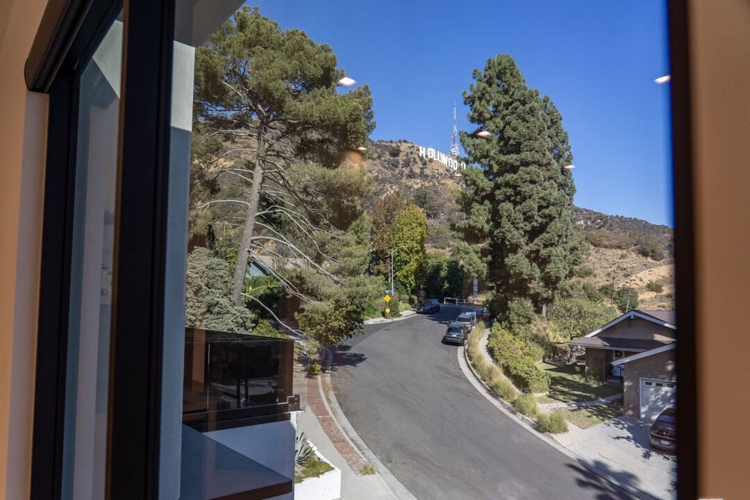 Canyon Lake Dr, 90068