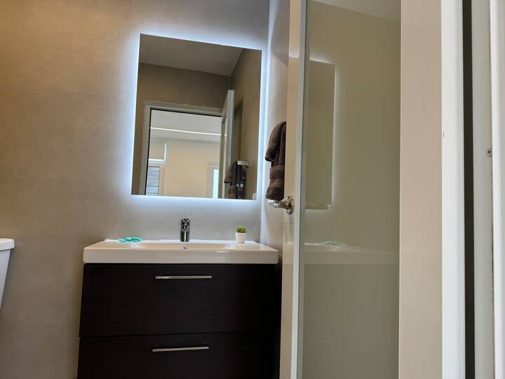 Beach House Apt 8 • King Studio w/ Kitchenette - Airbnb