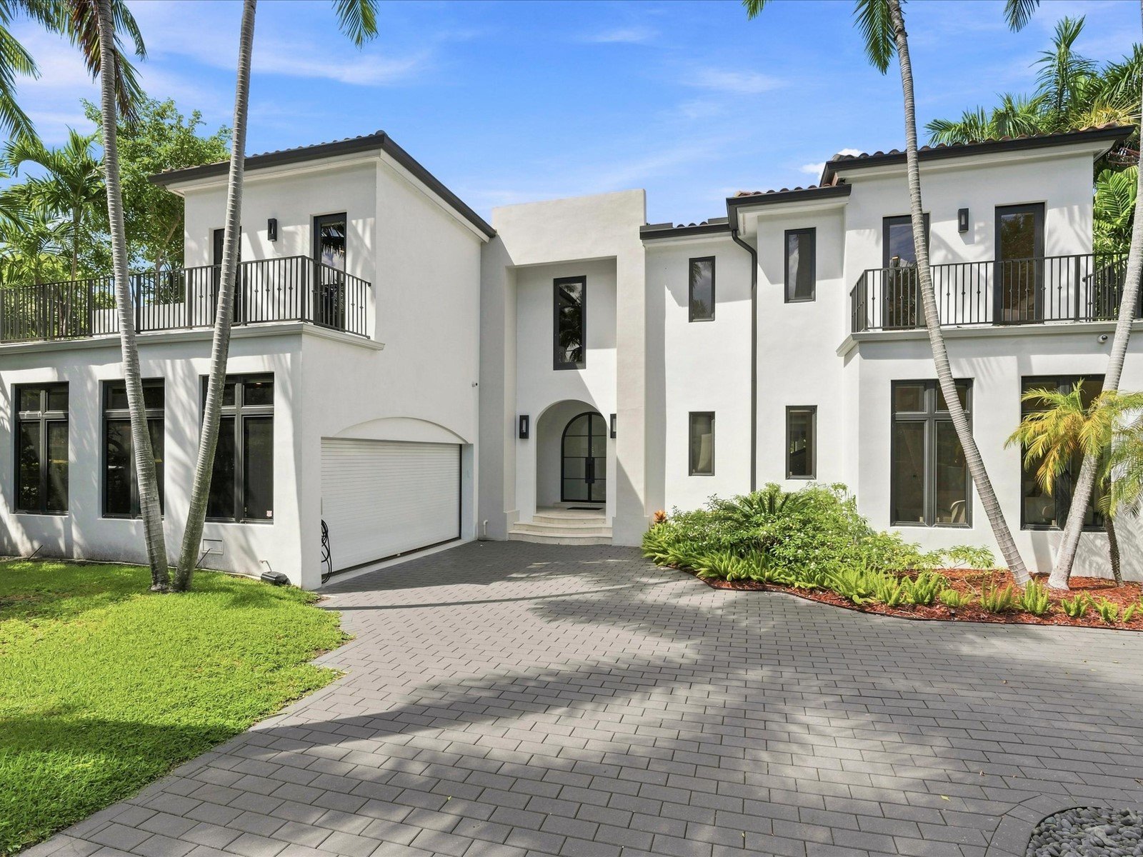 70 Camden Dr, Bal Harbour