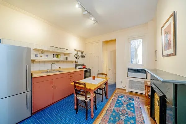 221 West 21st Street #4E