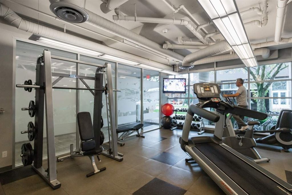 635 W 3rd Ave, #406