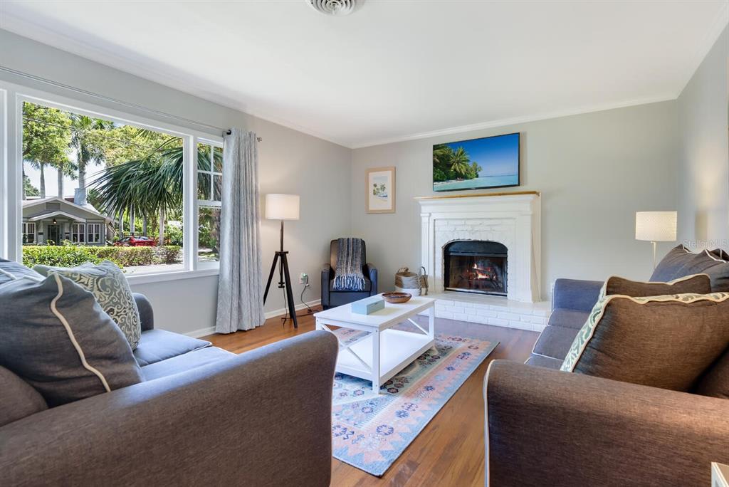 1734 Bahia Vista St
