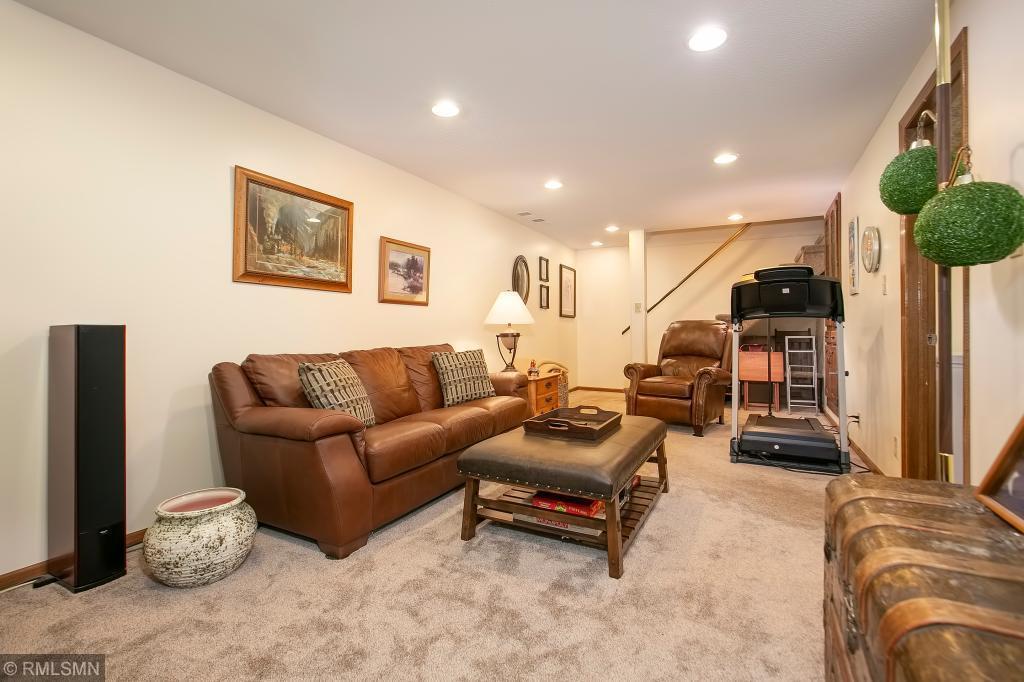 4450 Urbandale Ct N