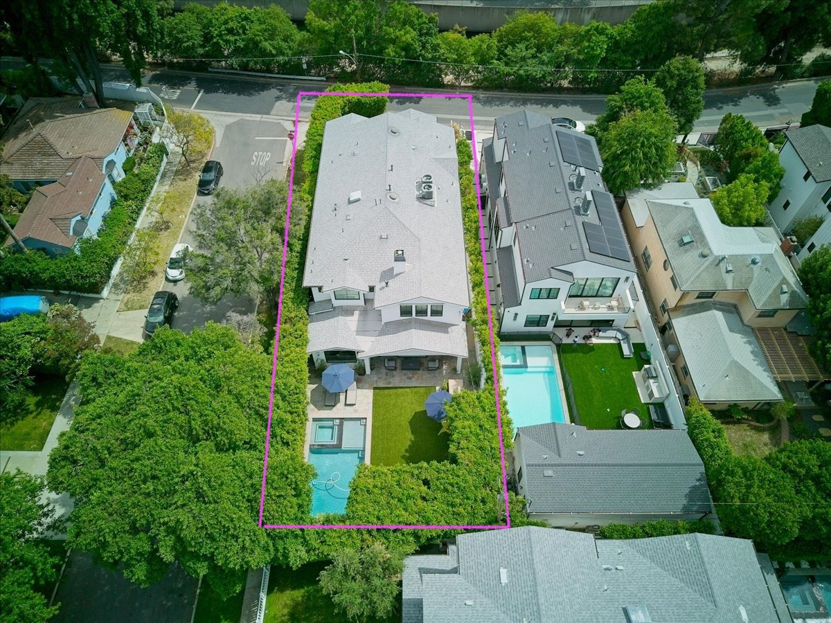 5 ★ 5 En Suite Luxe Stunner in Studio City
