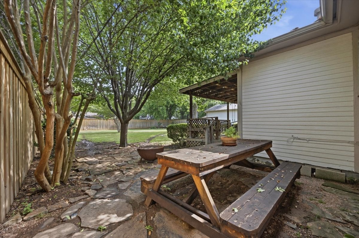 3724 Hilltop Road