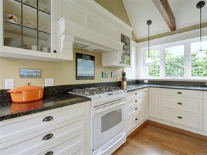3900 Cadboro Bay Rd