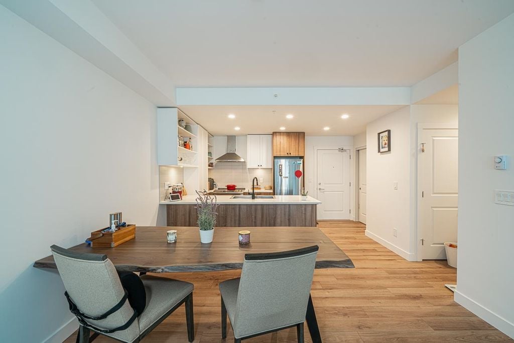 20487 65 Ave, #B202