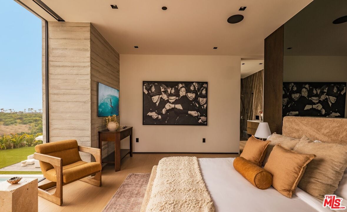 Skyreach Manor, Dume Dr, 90265