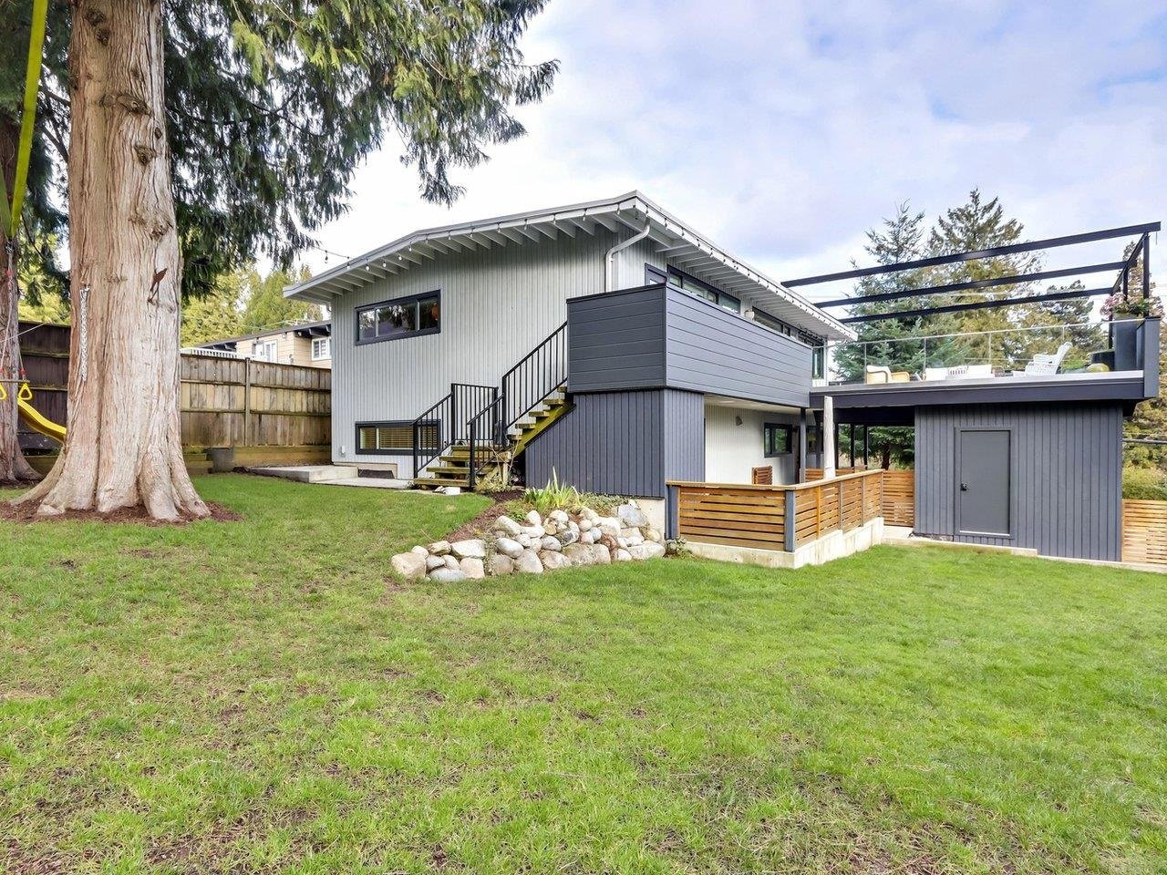 1467 Mountain Hwy