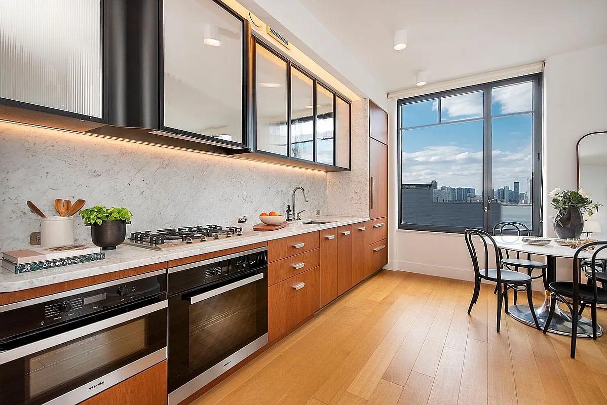 110 Charlton St #15C