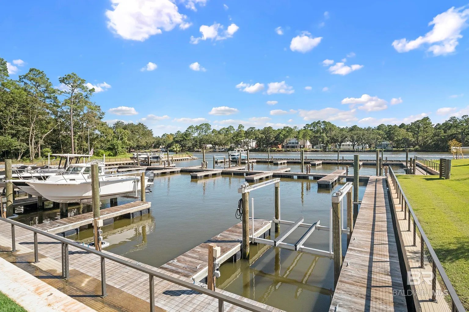 902 Inlet Cir