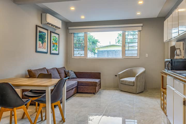 Beach House Apt 10 • 1BR + Sofa Bed • Full Kitchen - Airbnb