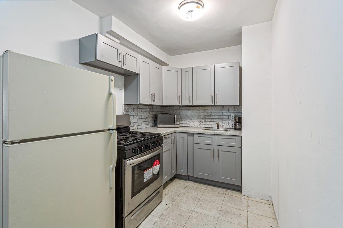 89-15 Parsons Boulevard #3J