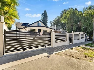1626 Winona Blvd