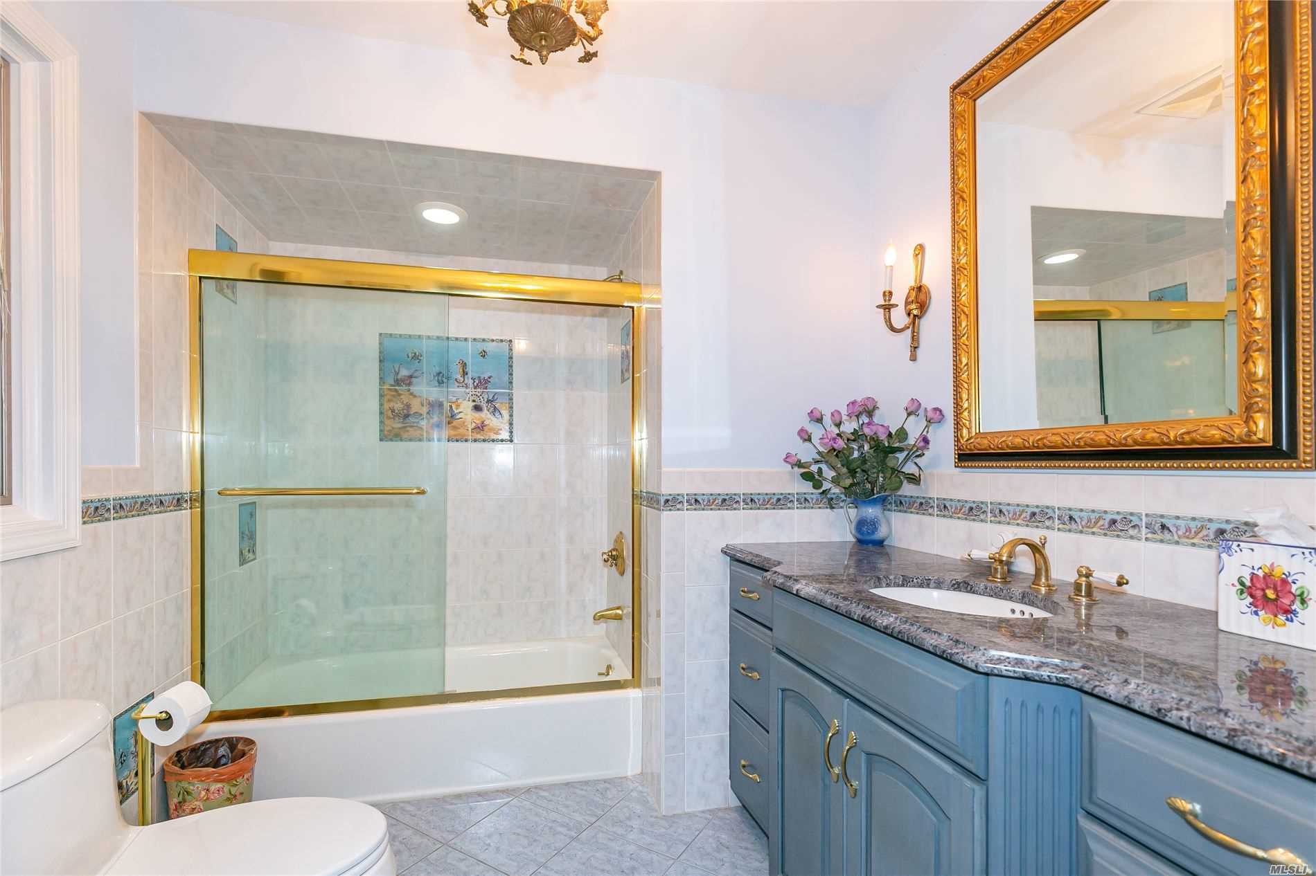 10 Cupid Ct, Dix Hills