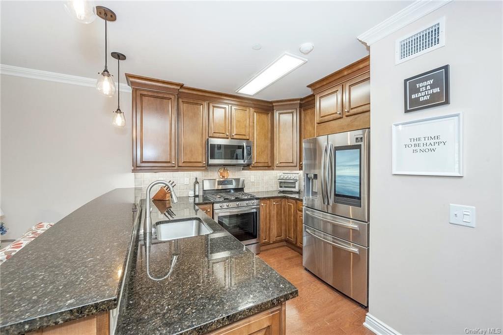 101 Sheldrake Pl, #25