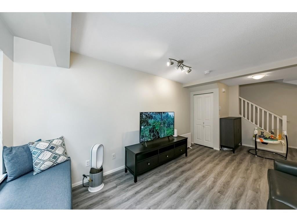 66-7088 17th Ave