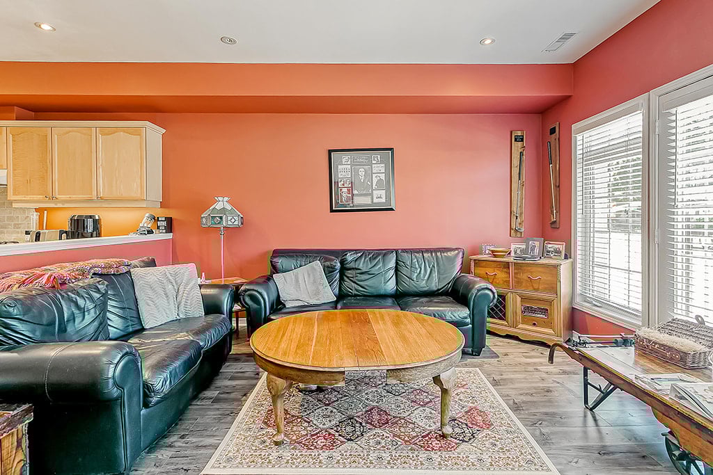92 Lakeshore Rd W 9