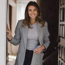 Ariana Dooley Claremont, CA Real Estate Agent Headshot