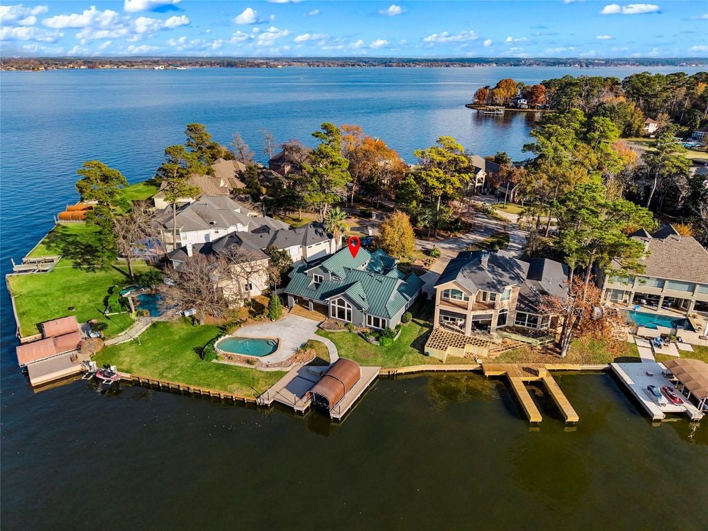 140 Fairwater Dr