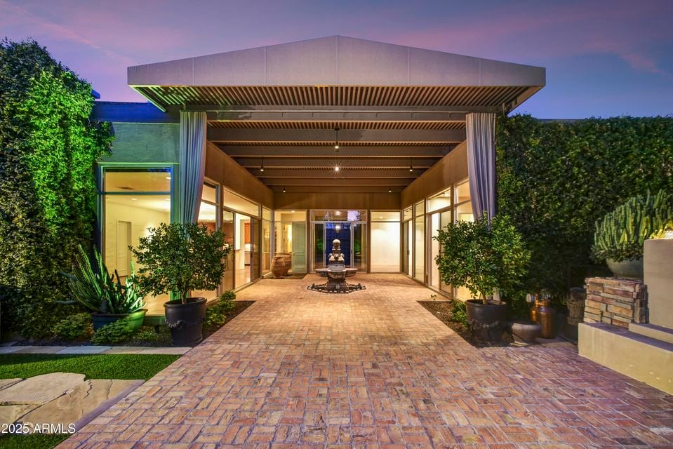 5652 N Scottsdale Rd