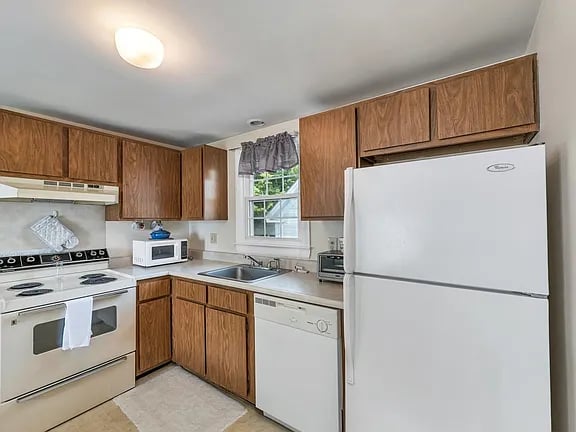 29 Lake St Ste 3