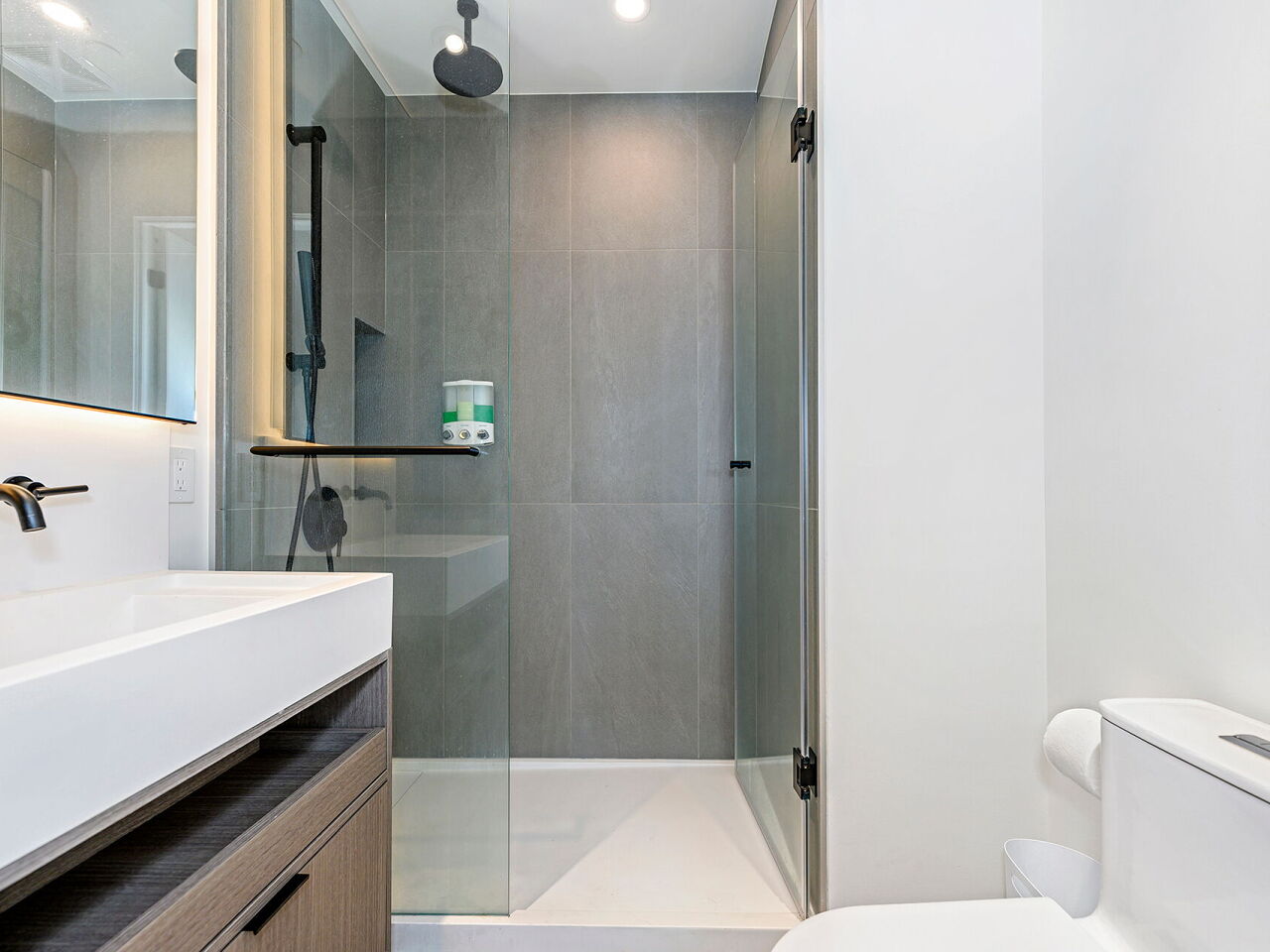 55 Charles St E Unit: 2604