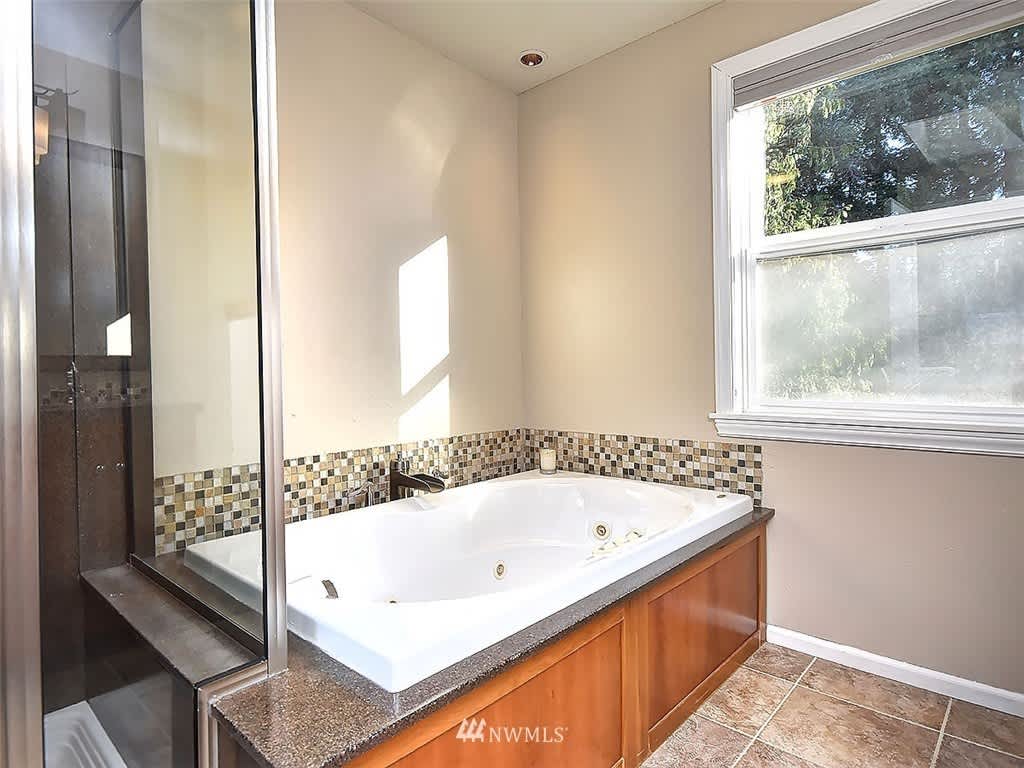 14720 12th Ave NE