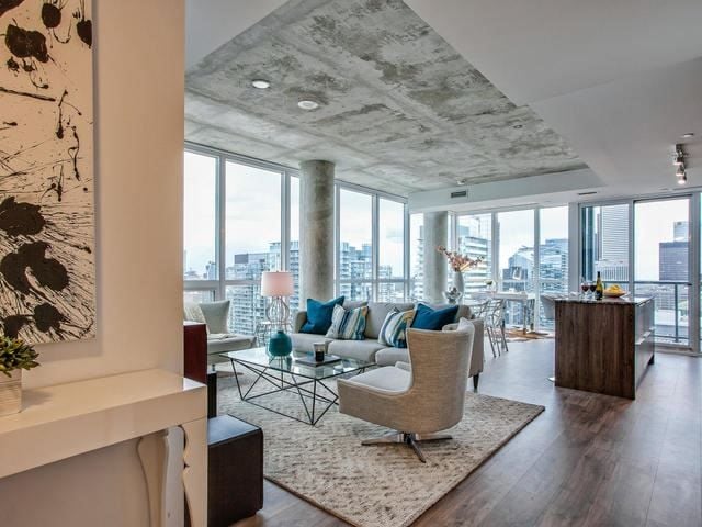 88 Blue Jays Way #Lph4102