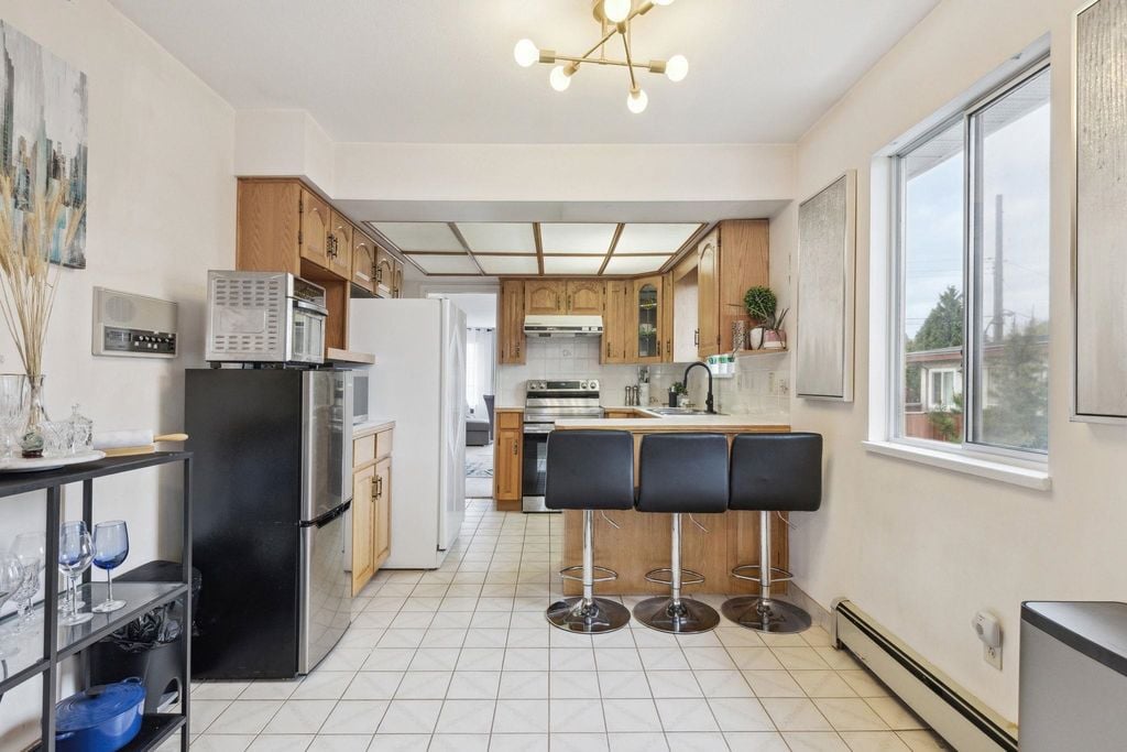 21 E King Edward Ave