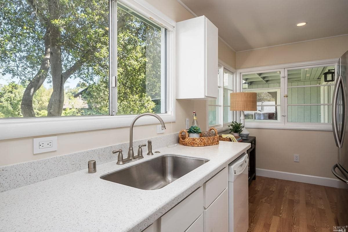 32 - A Terrace Ave