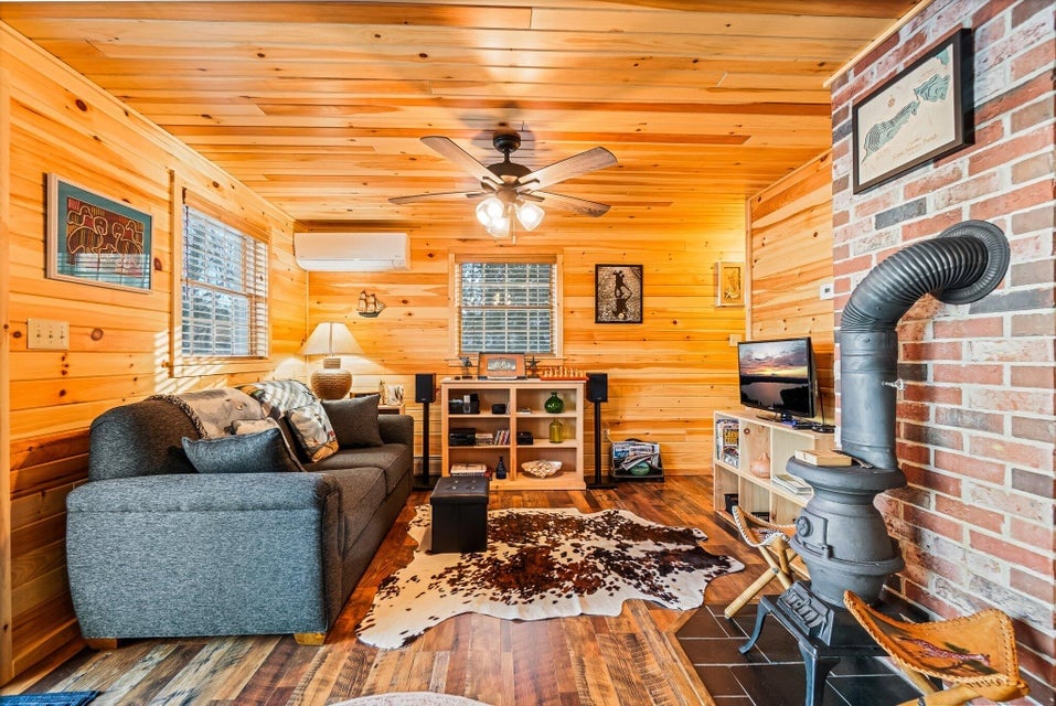 36 Worcester Way Lincoln, ME 04457