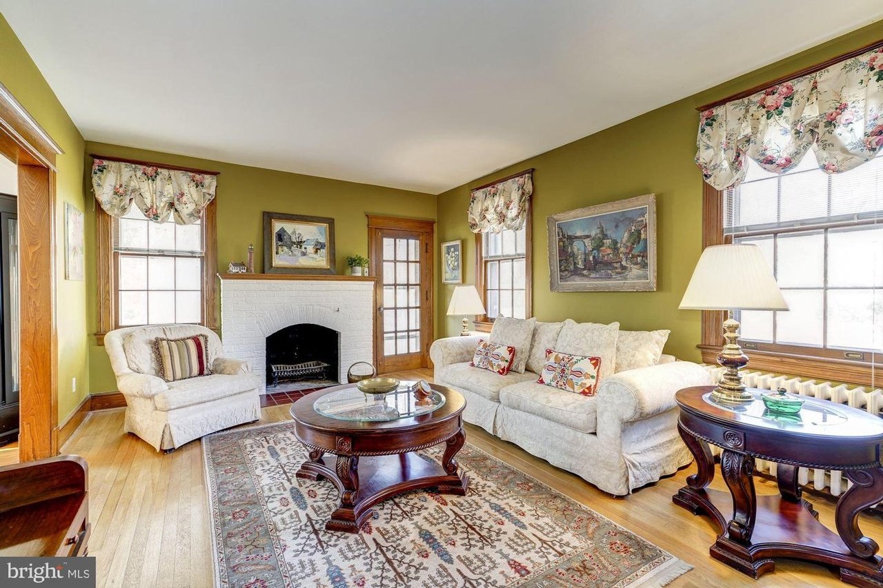 4858 Albemarle St NW