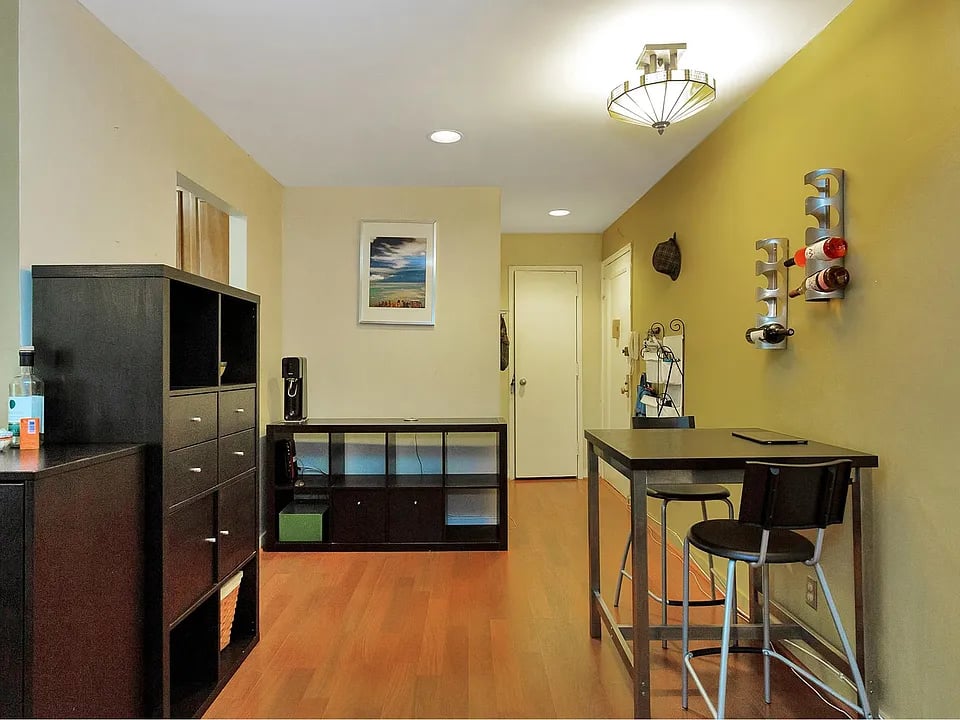 8 W Mill Dr APT 1B