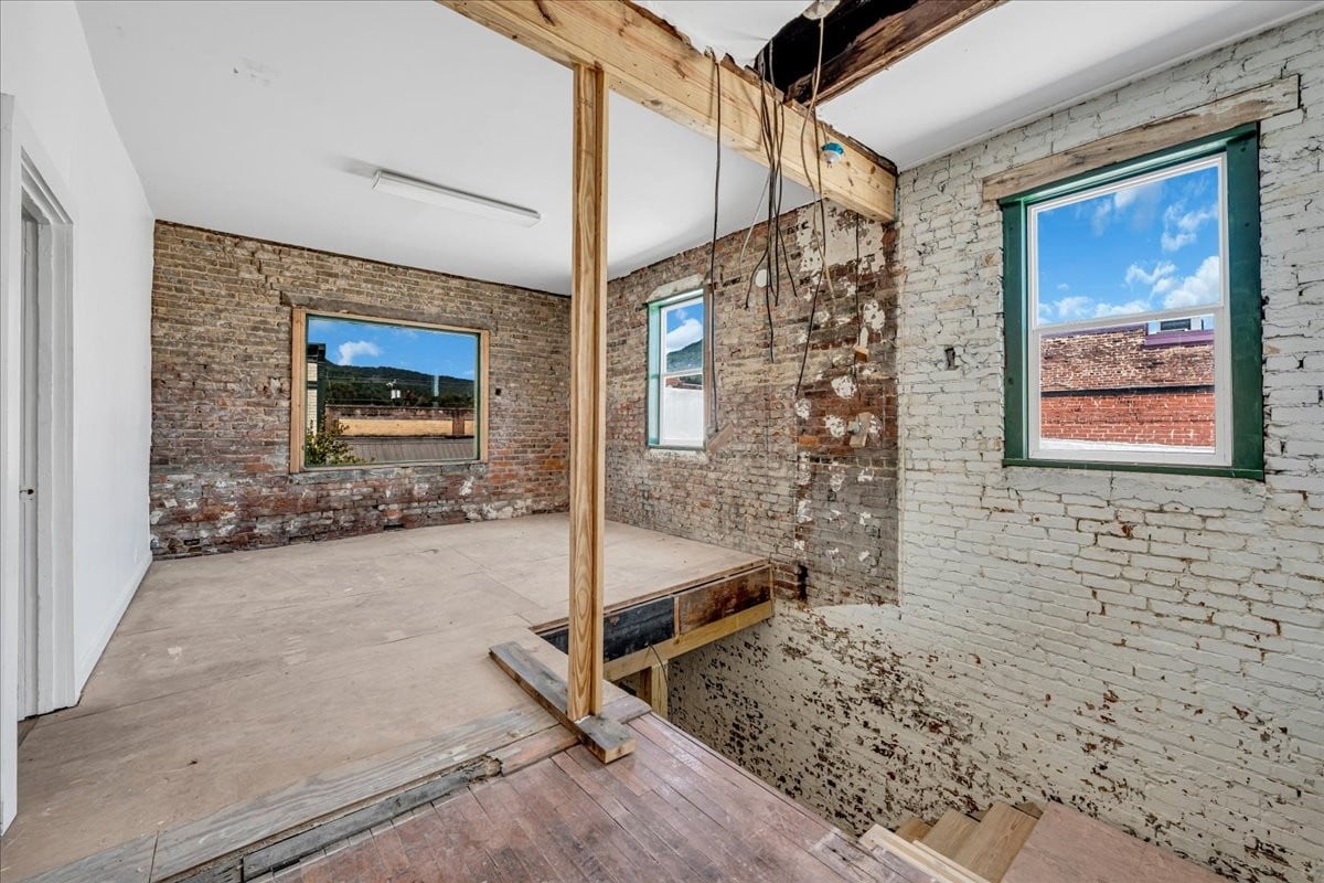 227 S Cedar Ave