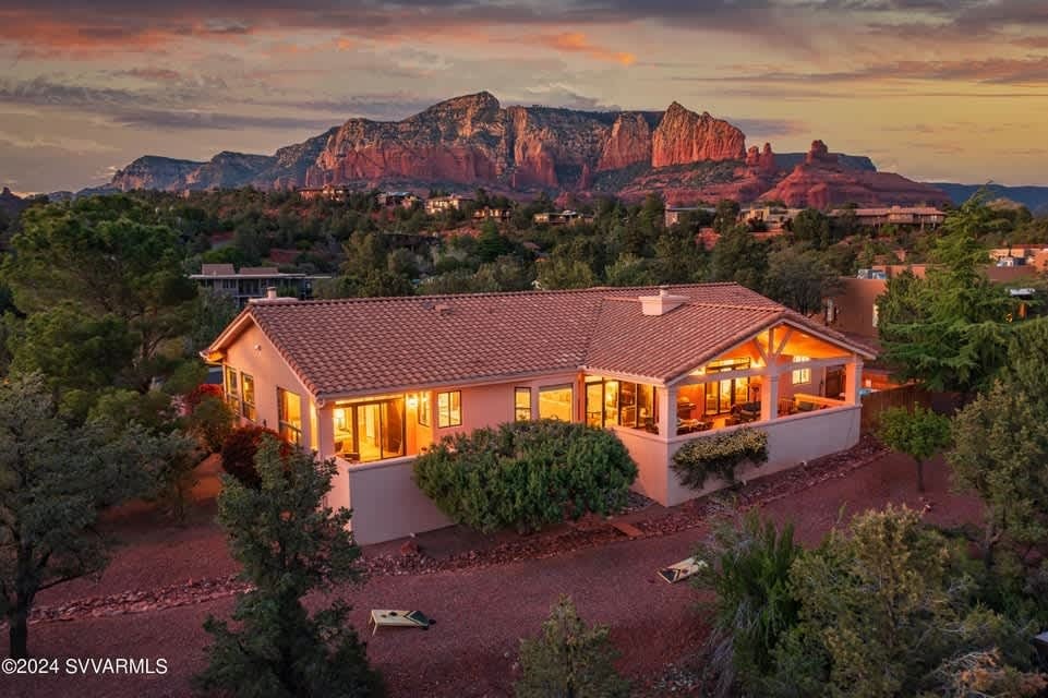 5 Bed, 3 Bath Uptown Sedona-Game Room-Sauna-Cold Plunge-Jacuzzi-Gym