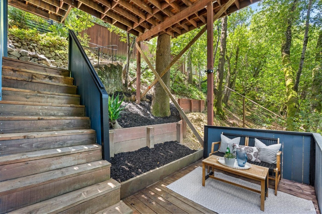 60 Piper Ln