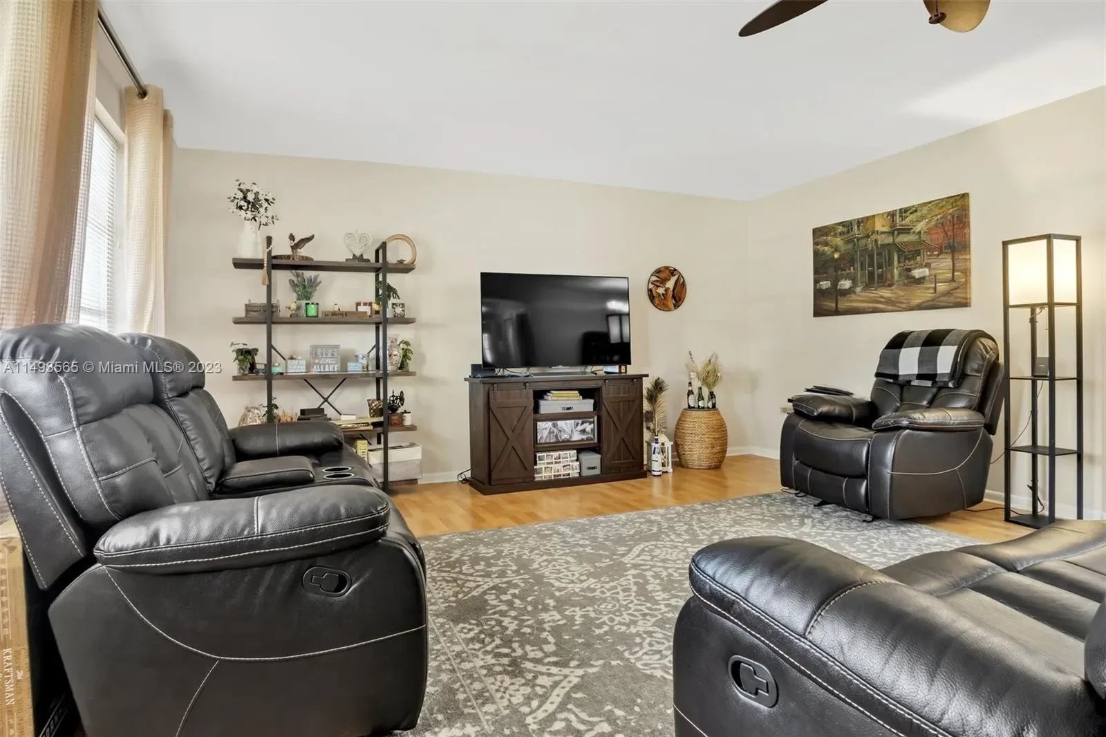 107 W Lake Dr