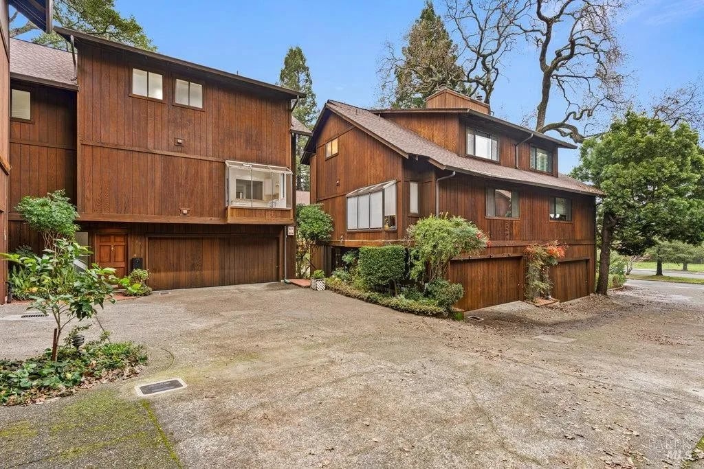 891 Magnolia Ave